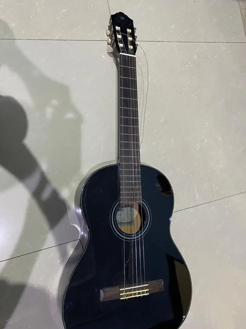 YAMAHA GUTAR C40 BLACK jual murah minus string