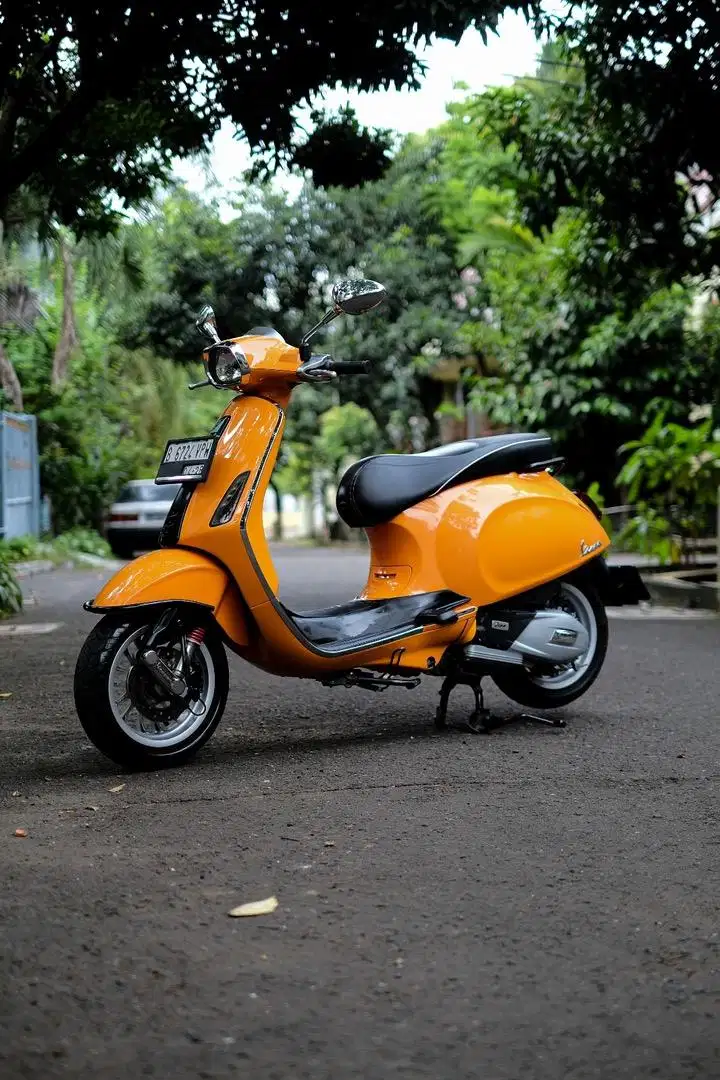 PIAGGIO VESPA MATIC SPRINT 150 IGET 2018 ORANGE GLOSSY BERGARANSI