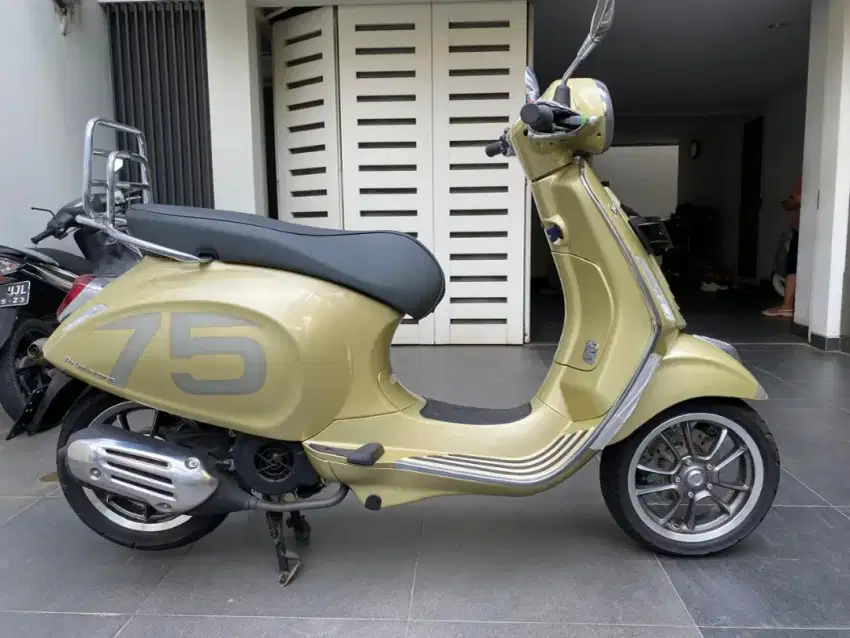 Vespa 75 anniversary edition