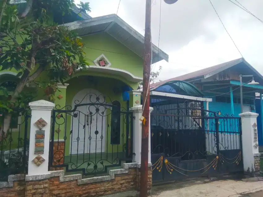 Dijual 2 Buah bangunan rumah tinggal bersebelahan (terdiri dari 2 SHM)