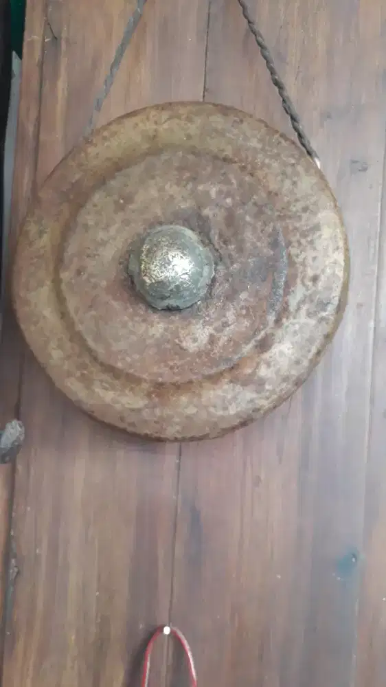 Gong besi pencu kuningan