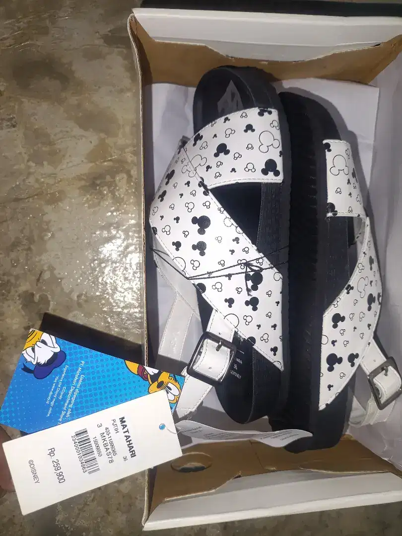 SANDAL DISNEY DIJUAL RUGI KARENA SEMPIT