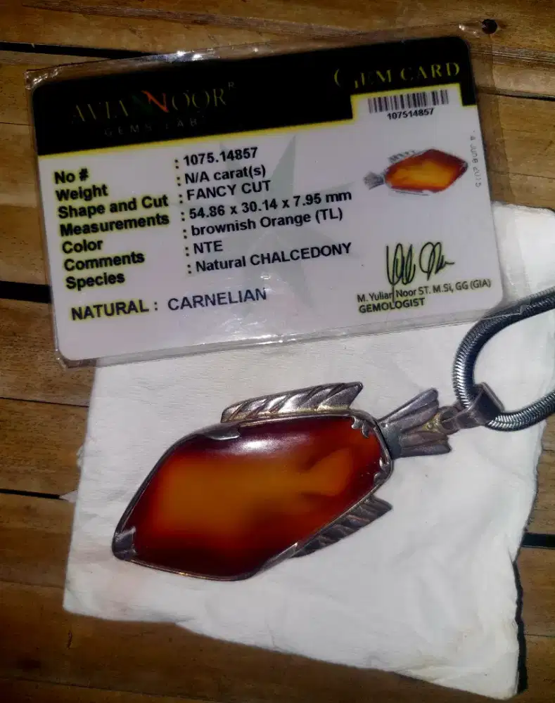 Liontin batu red raflesia