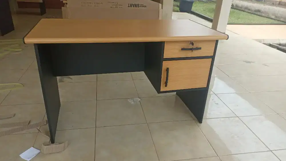 MEJA KERJA / KANTOR TEBAL BARU BARU FREE ONGKIR PASANG JAKARTA