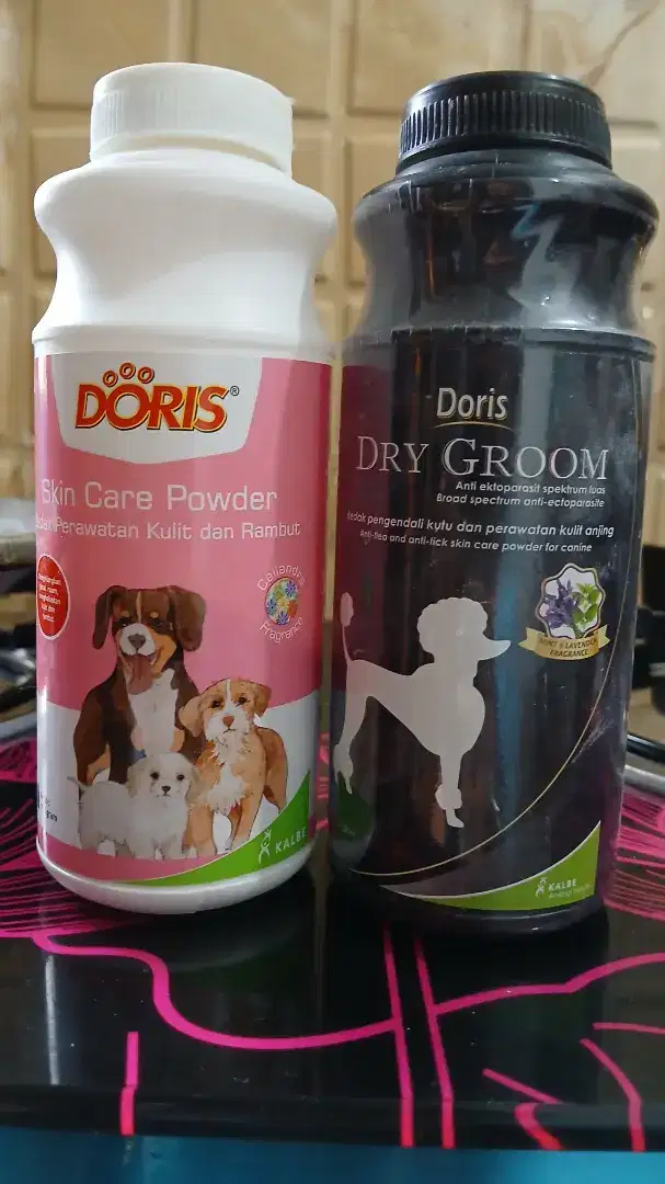 BEDAK PERAWATAN ANJING PLUS ANTI KUTU