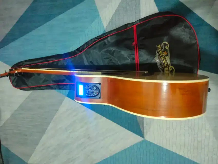 Gitar original lokal JR Sanjaya sudah preamp elektrik dan tuner