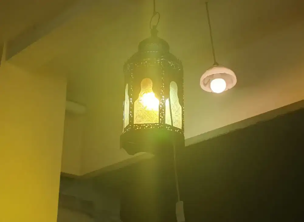 Lampu Sepasang dari Timur Tengah