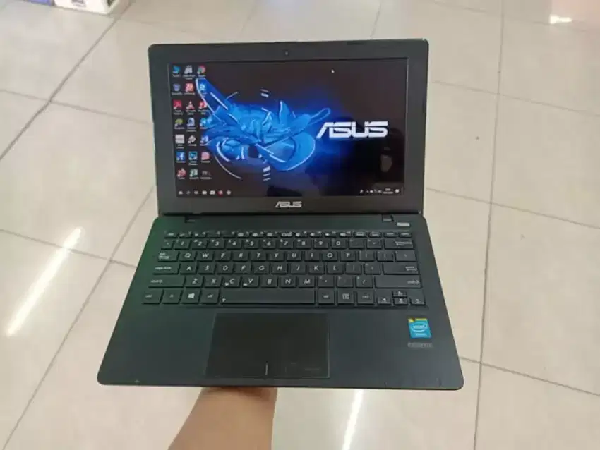 ASUS X200 LED 12INCH WINDOWS10 SIAP PAKAI NO MINUS