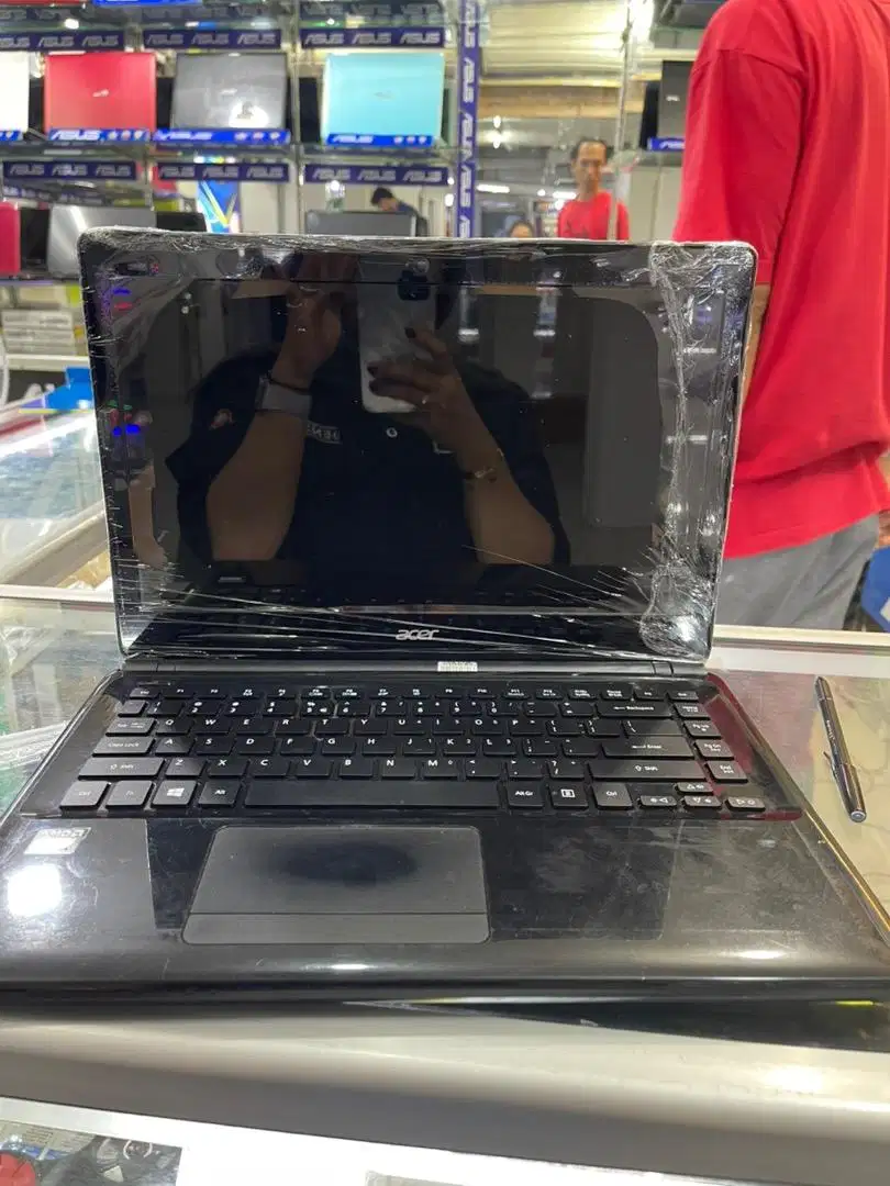 Dijual laptop acer barang bagus noken