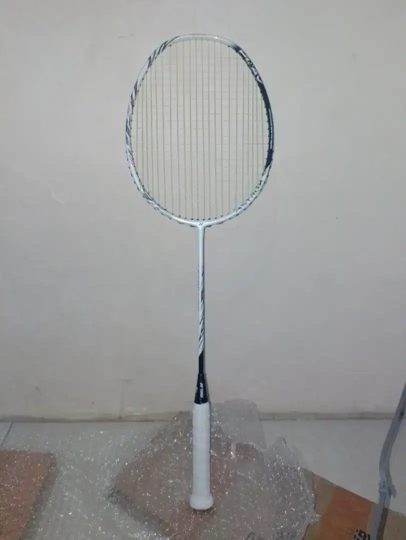 Raket badminton Yonex Astrox 99 play