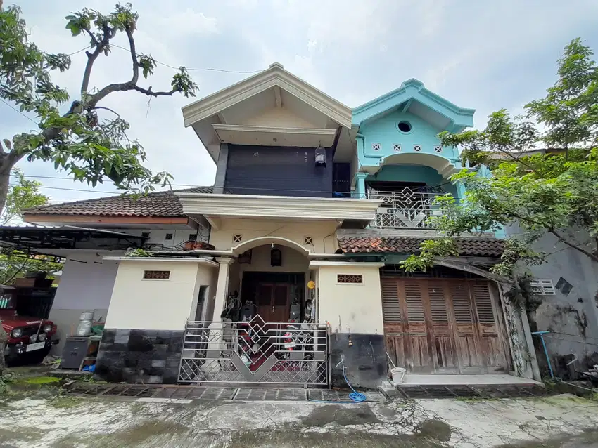 Rumah hook 2 lantai di dalam perumahan Jombang Kota