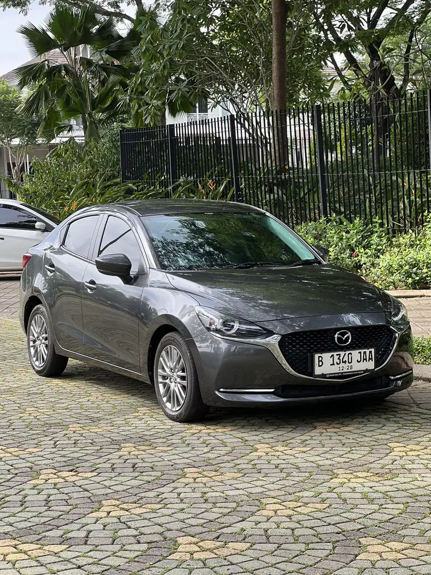 LOW KM 21rb!!! Mazda 2 GT Sedan AT 2022/2023 - Abu-abu