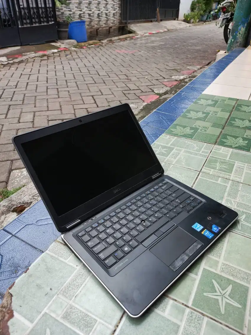 Laptop Dell Latitude E7250 Core i5 Batre Awet. Serbaguna (Siap Pakai)