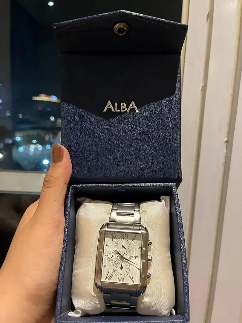 Jam Tangan Alba
Original
Kondisi Normal
Lengkap Kardus