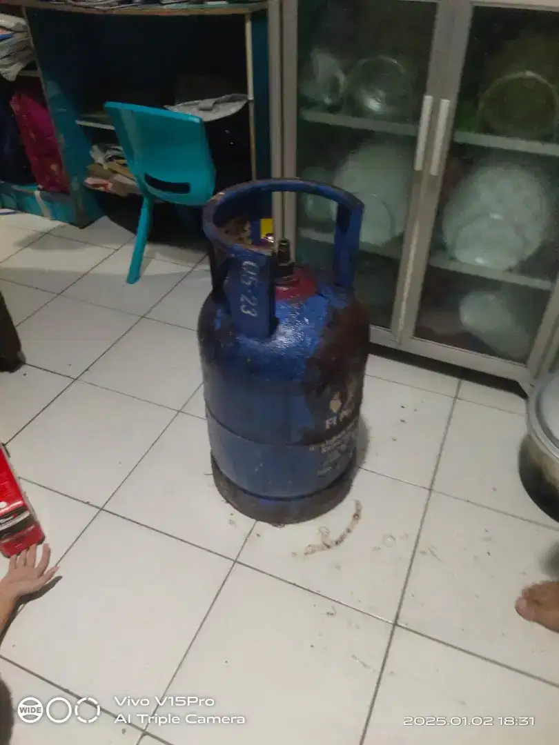 Tabung gas 12kg kosong biru