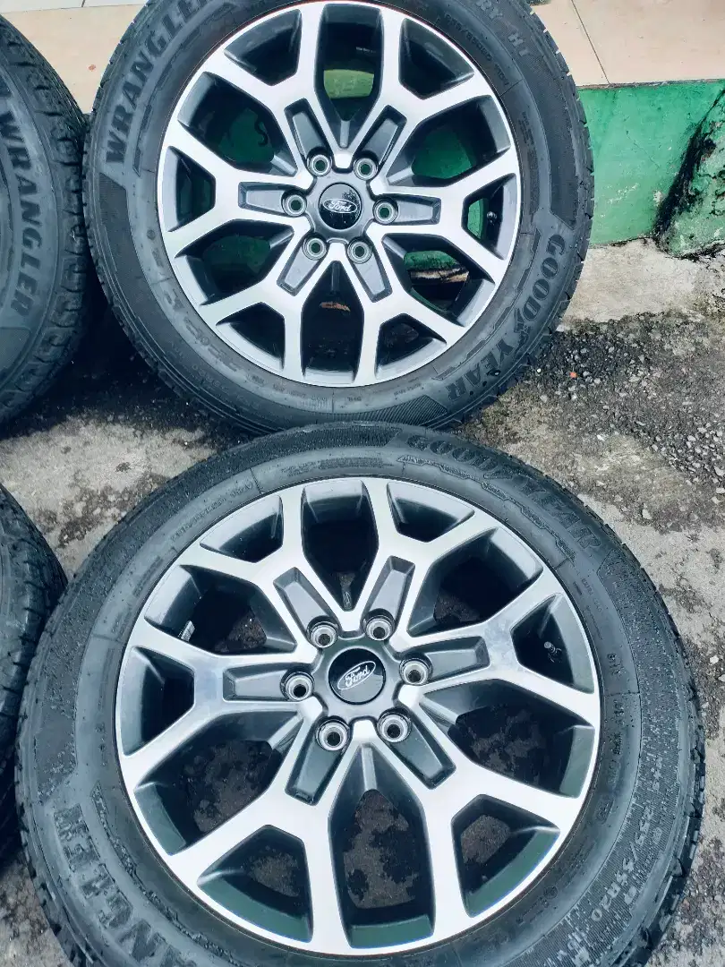 Velg Ford EVEREST Titanium R.20 ori