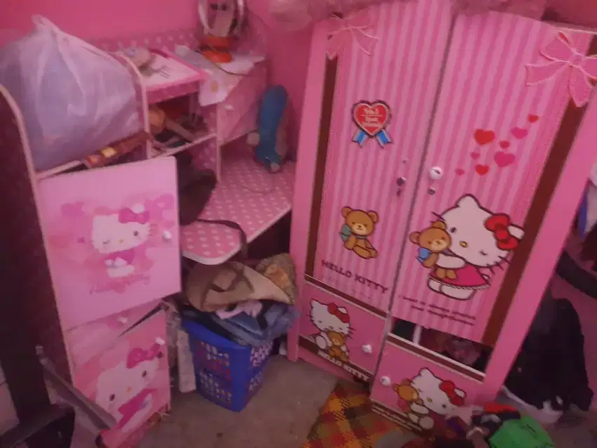 Set meja belajar dan lemari anak hello kitty