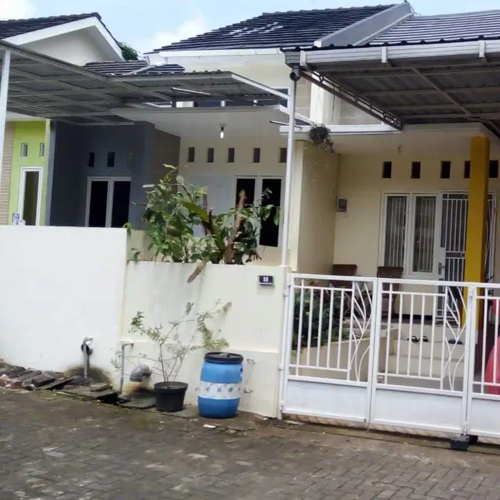 Rumah cantik dan nyaman di perum banyumanik Semarang kota