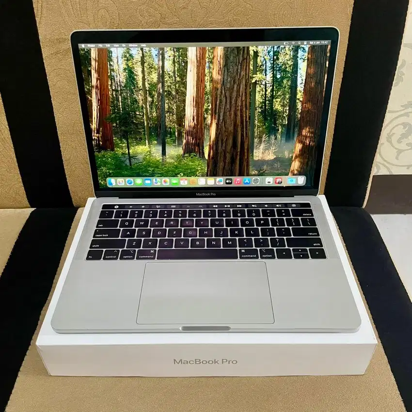 MacBook Pro 13inch 2019 i5 8/256