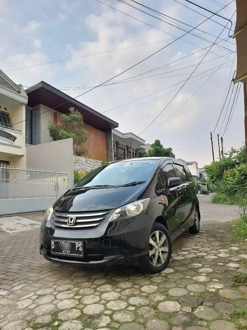 DP 20 JT !! MPV NYAMAN 3 BARIS. FREED E PSD 1.5 MATIC 2009 TERAWAT