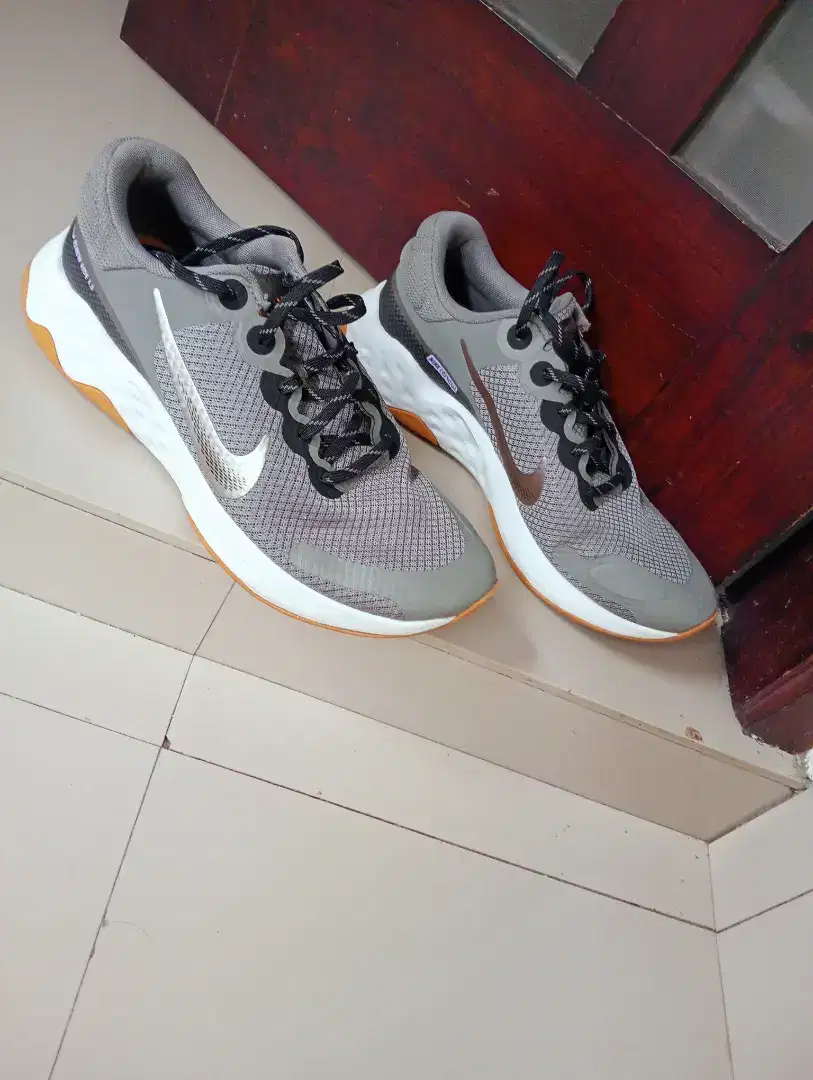 Dijual sepatu Nike asli