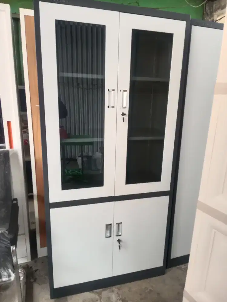 Lemari kabinet / lemari buku barang baru
