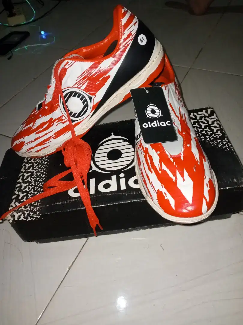 Sepatu futsal size 41