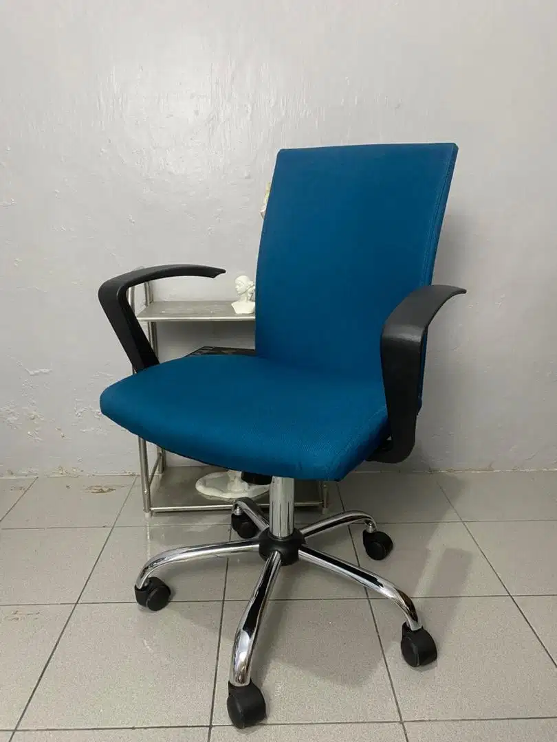 Kursi kantor premiun Informa biru