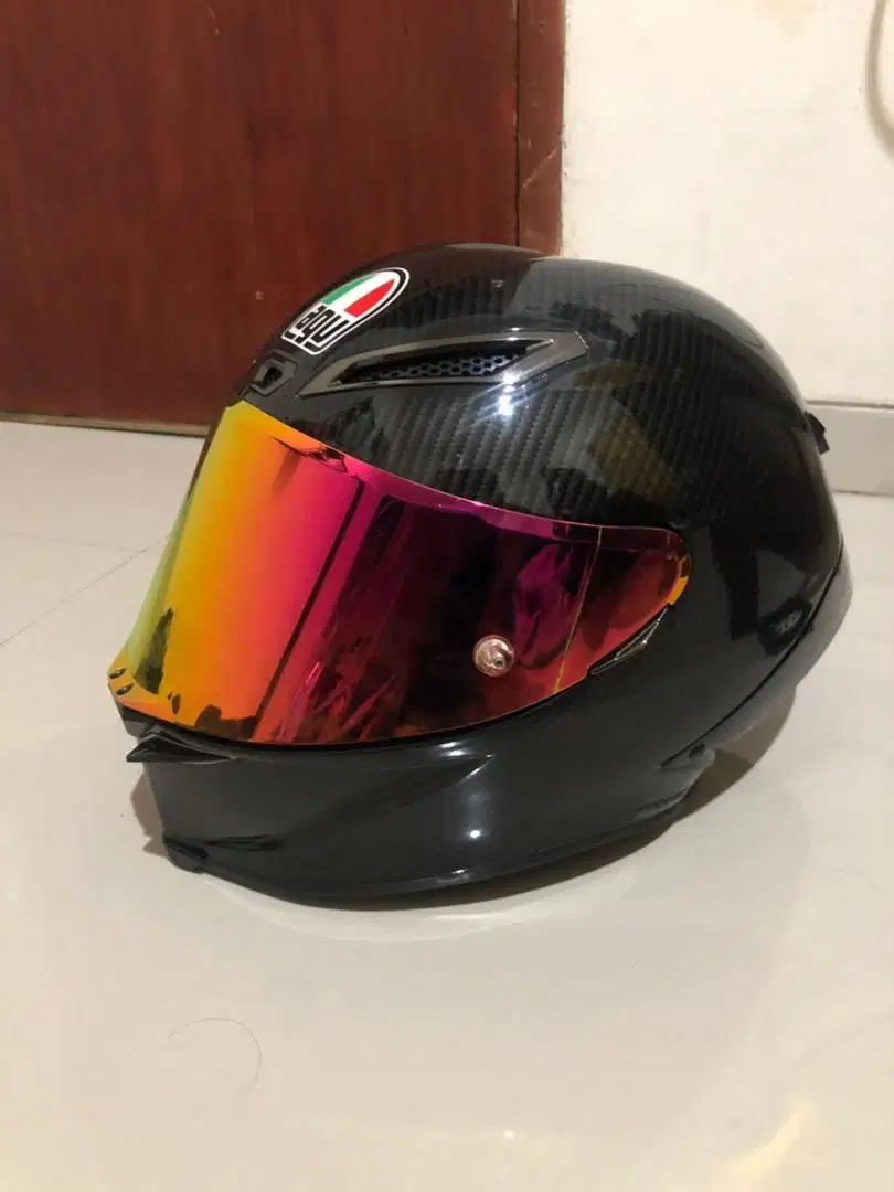 Helm agv 1:1 limitid edtion crbn