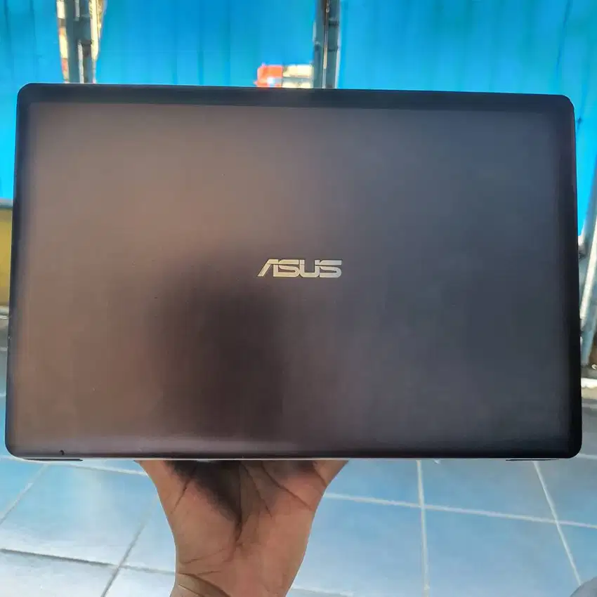 LAPTOP standard ukuran mungil Core i3 - Asus S200E