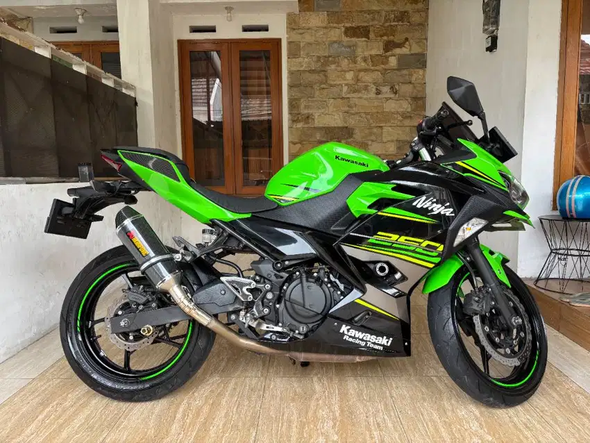 NINJA 250 FI 2018 (LIKE NEW)