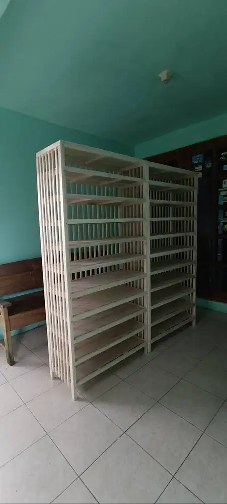 rak sepatu bahan kayu muat 40 pasang