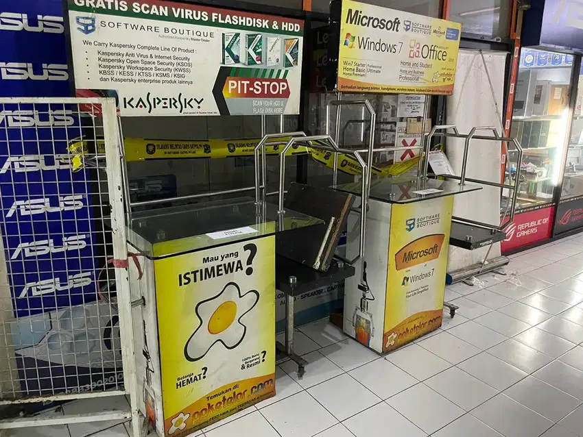 Etalase display untuk layar dan PC