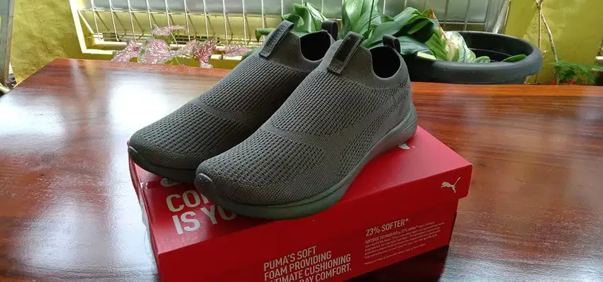 Sepatu Puma BARU Size 42