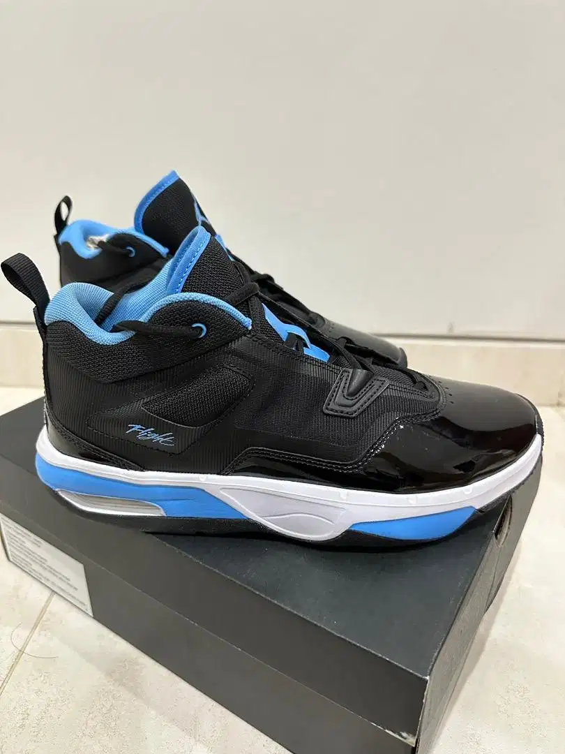 Sepatu basket Air Jordan stay Loyal 3