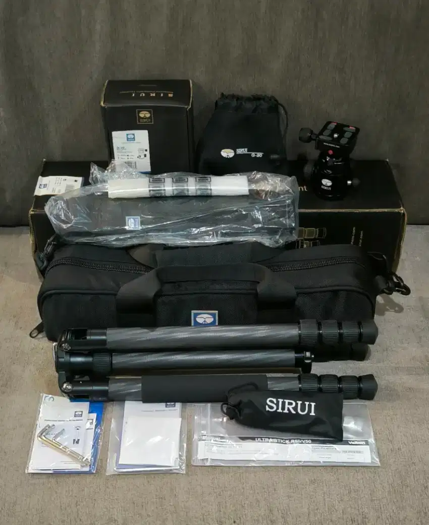 SIRUI 2204X CARBON Tripod and SIRUI G-20 Ballhead set, mint, like new.