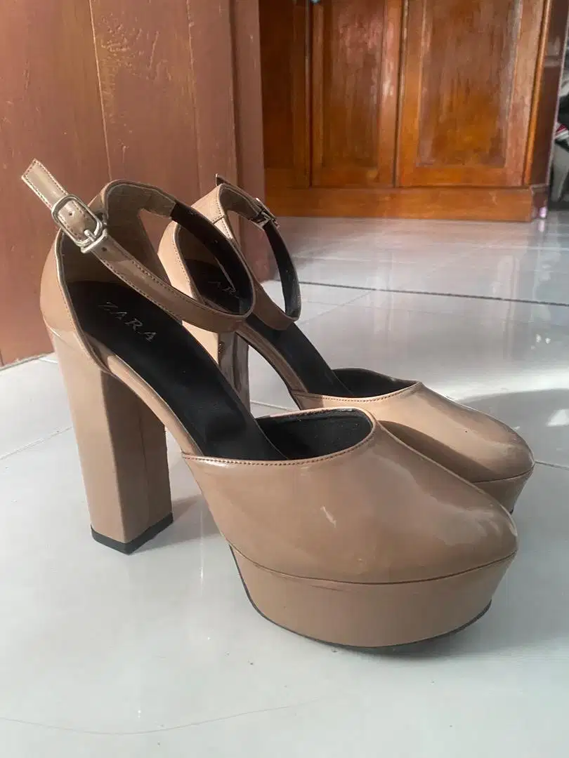 Dijual Sepatu Heels Nude Brown (secondhand terawat)