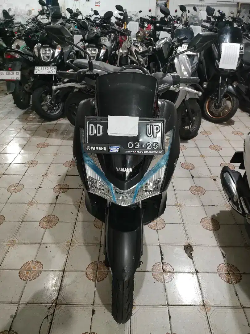 Yamaha lexi 125 cc 2020 hitam