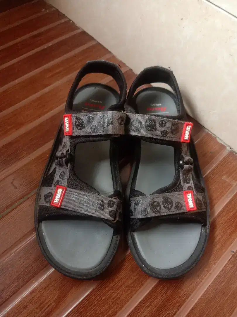 Sepatu Sandal Marvel Preloved Anak Pribadi