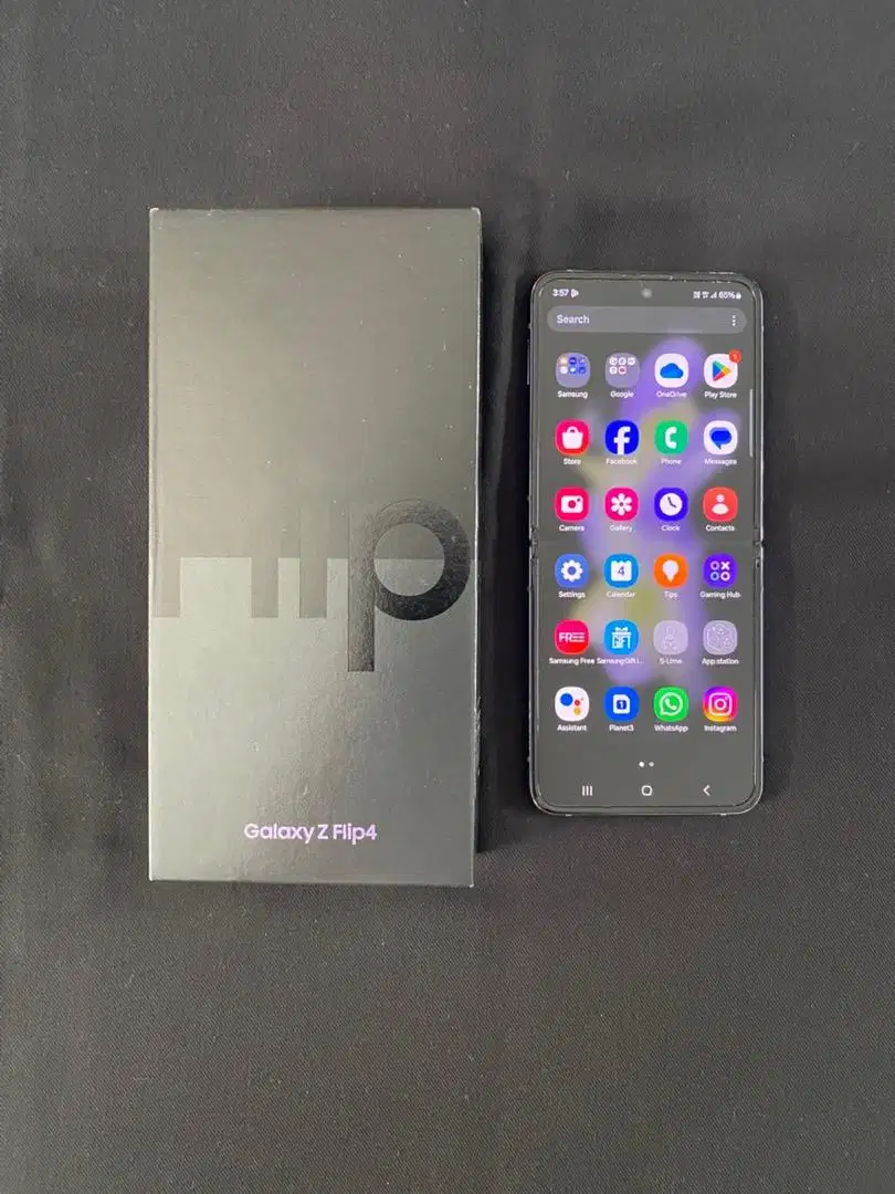 Samsung z flip 4 512GB second good condition