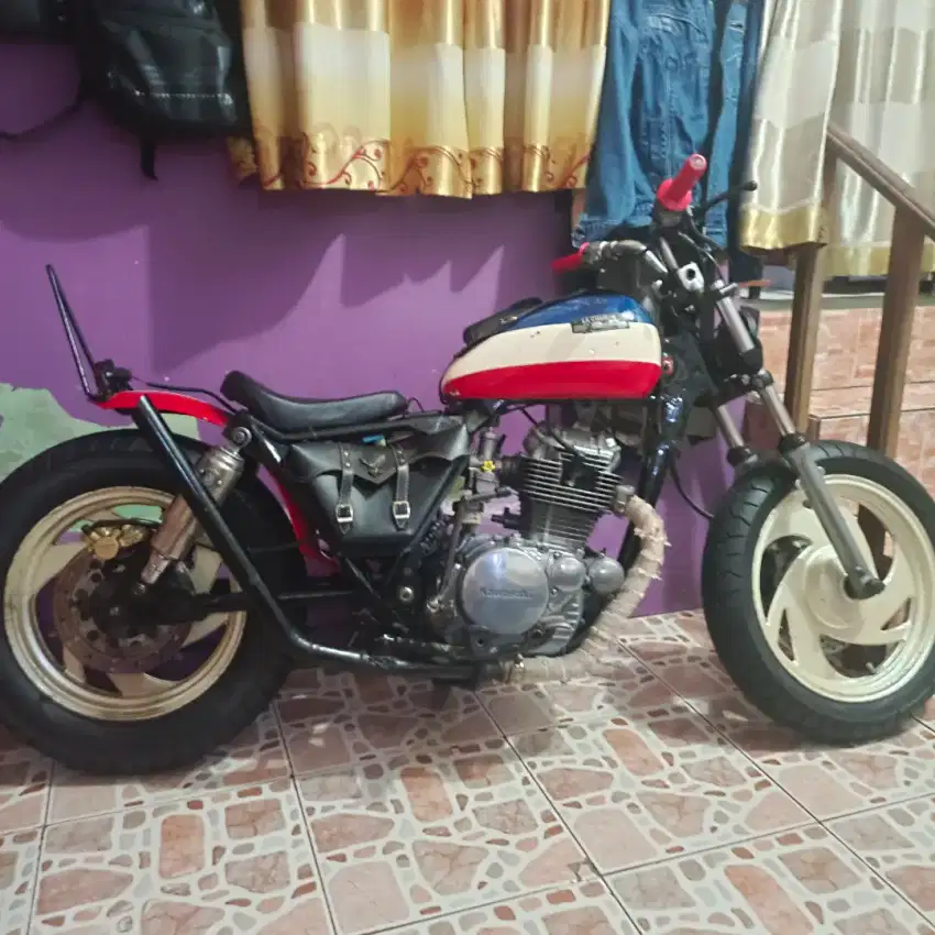 Kawasaki binter merzy kz200