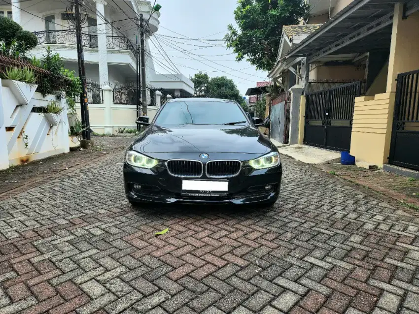 BmW 2.0 diesel modern Hitam tahun nik 2014