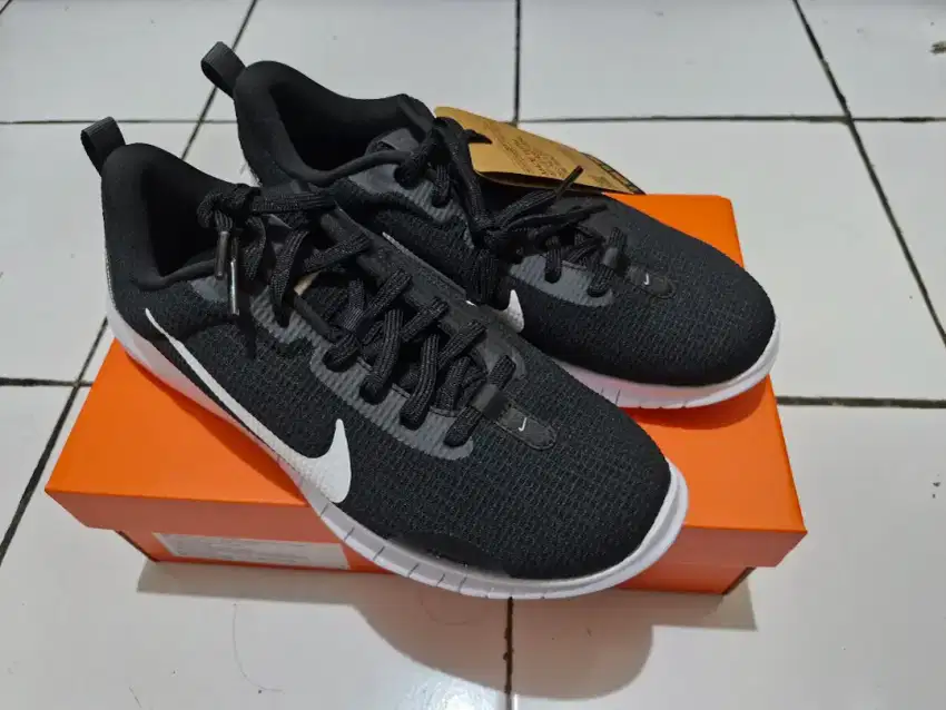 Sepatu Running Pria Nike Flex Experience Run 12