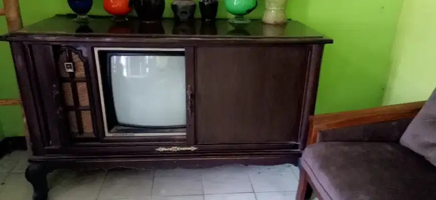 Tv jadul set lemari