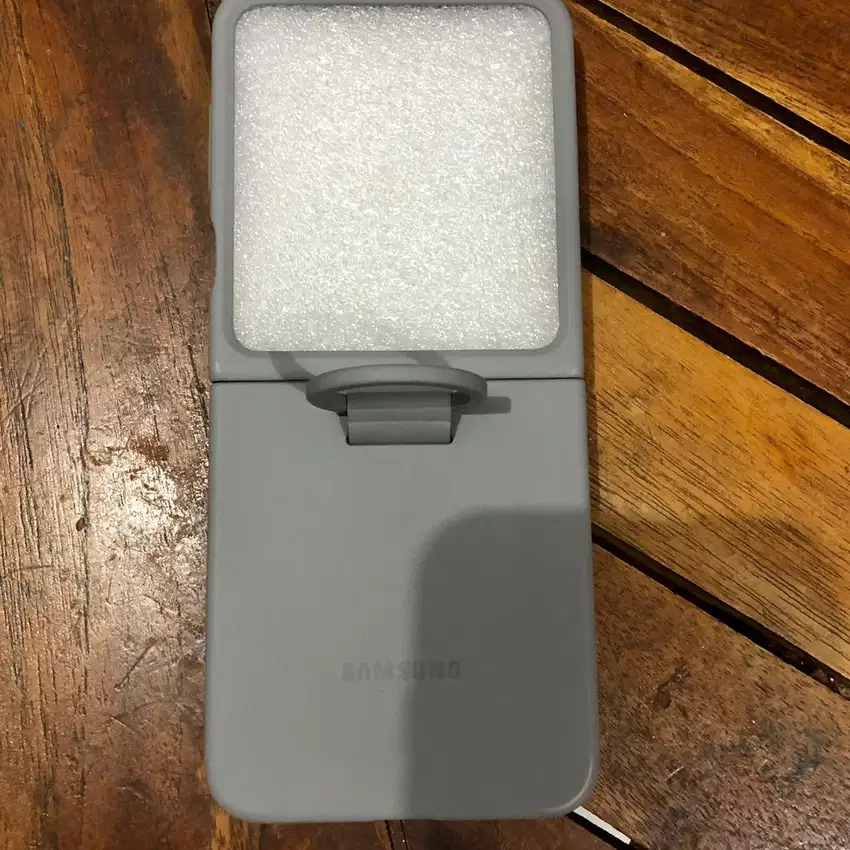 Preloved Like New Casing original Samsung ZFlip 6