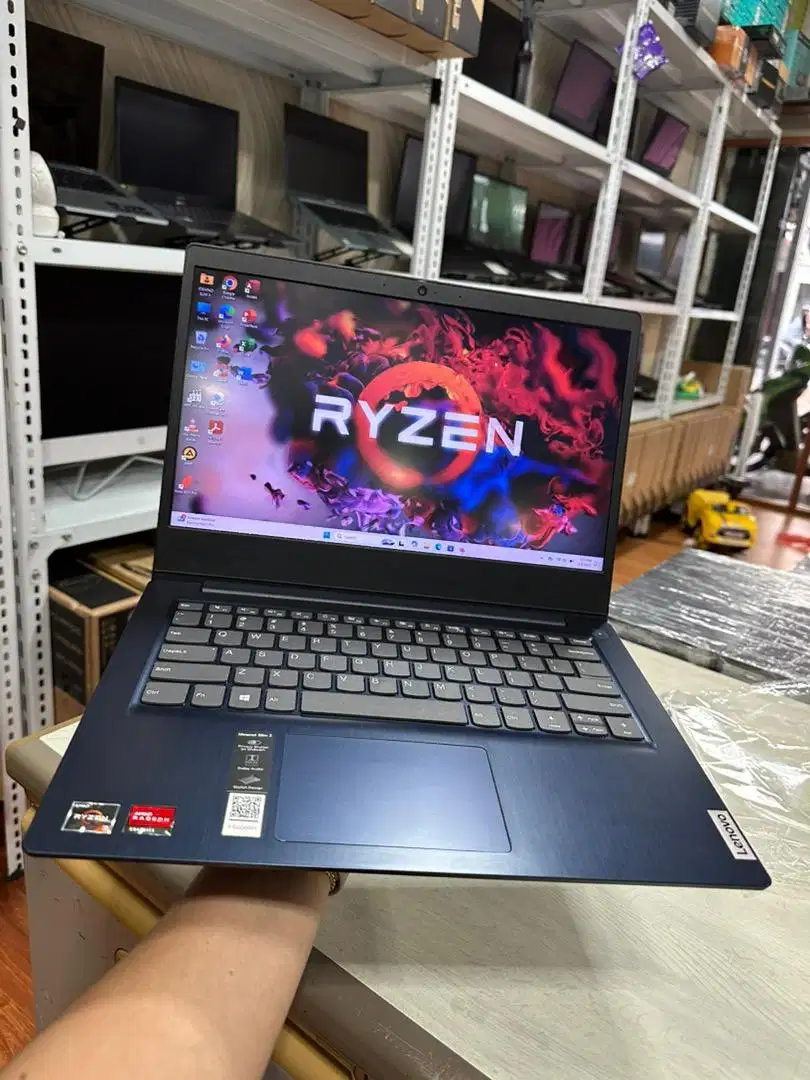 Lenovo ideapad slim 3 AMD Ryzen 3 3250U like new