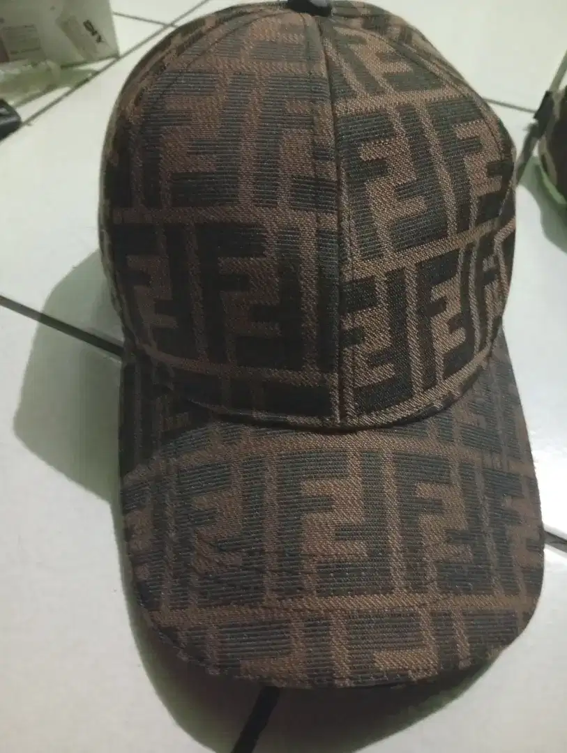 Topi brand F3ND1  murce