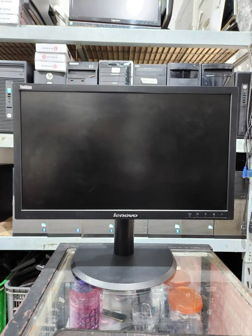 MONITOR PC 23 LENOVO THINKVISION (VGA / DVI / DISPLAY PORT), MODEL LT