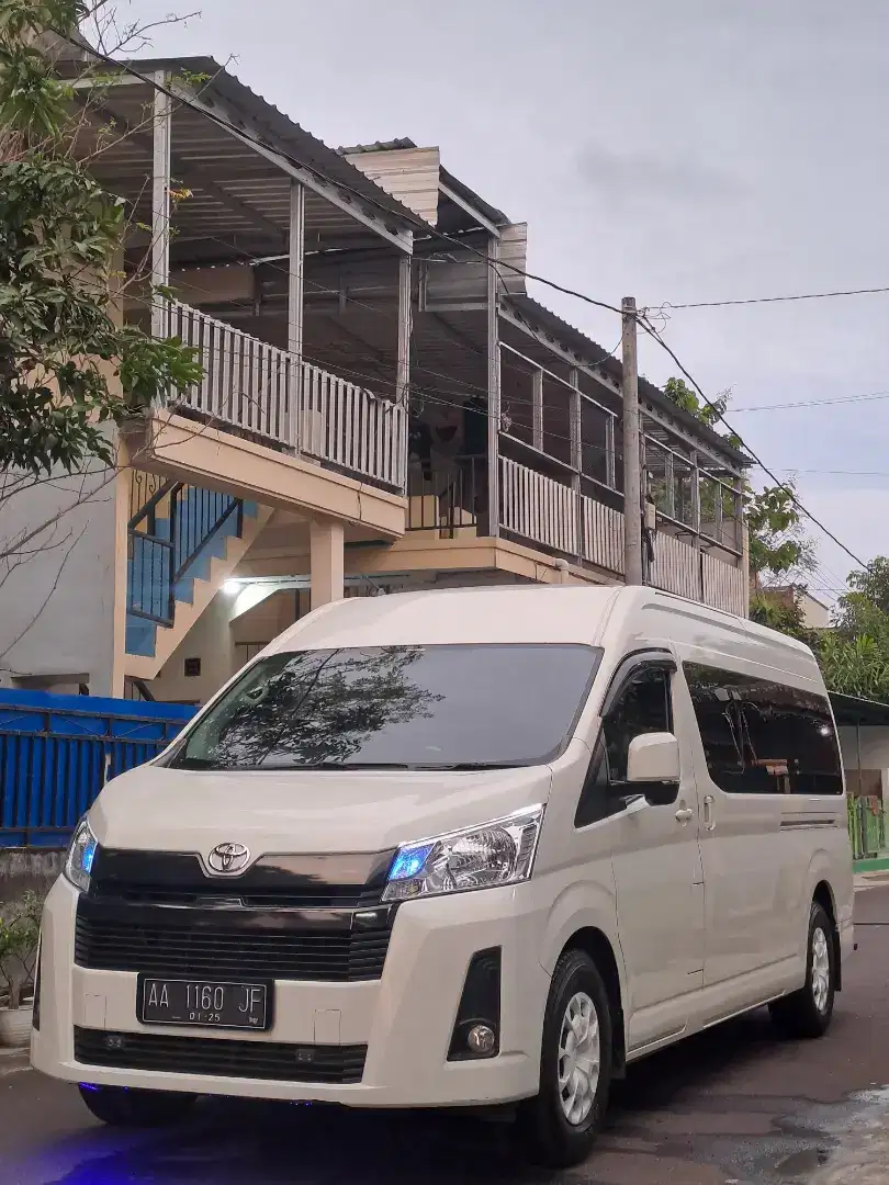 Toyota Hiace Premio 2.8 Putih Tahun 2019