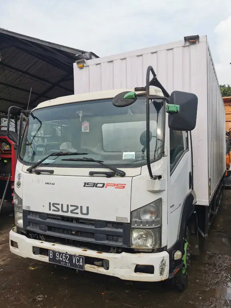 Hino isuzu 190 ps engkel long sasis 7m bok besi thn 2012